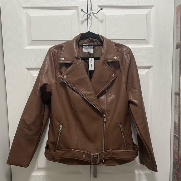 Large brown faux leather jacket with belt - Picture 1 of 6